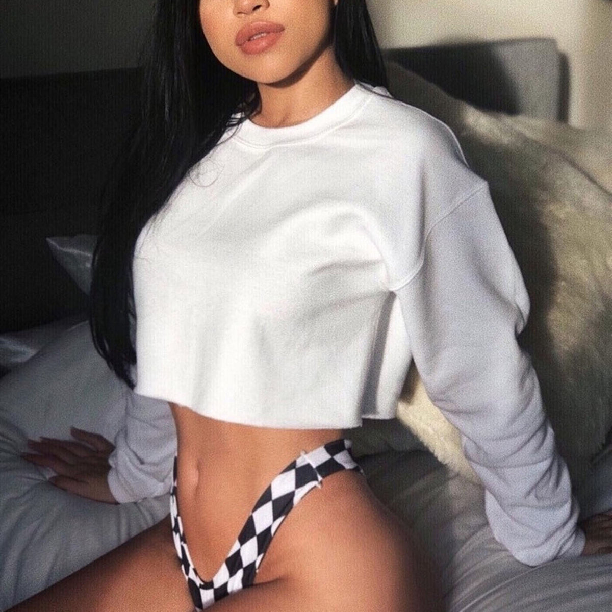 Classic Round Neck Short Sweatshirt